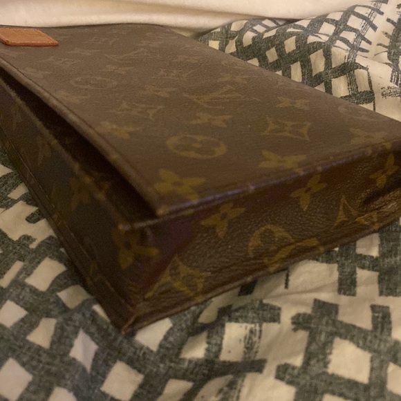 Vintage classic monogram bi fold Louis Vuitton clutch 6”x9.5”x2” - Picture 4 of 7